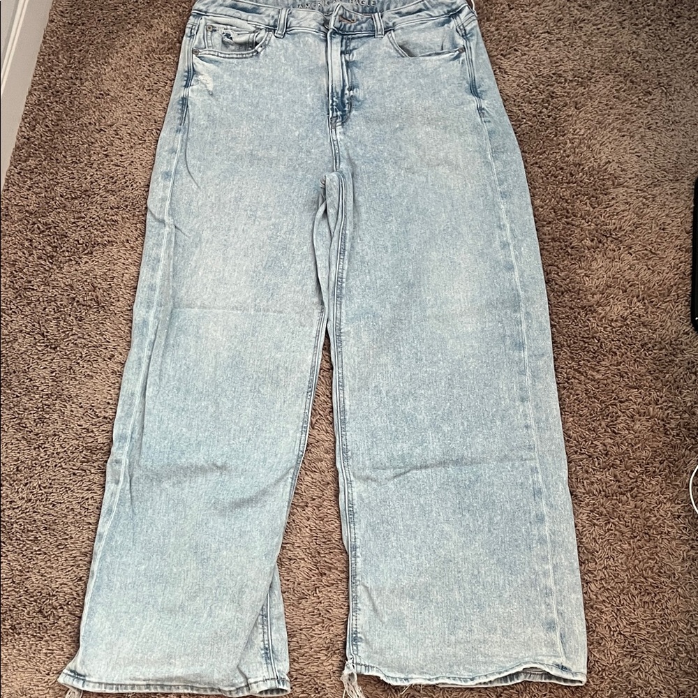 American Eagle Outfitters Light Wash baggy Leg Jeans